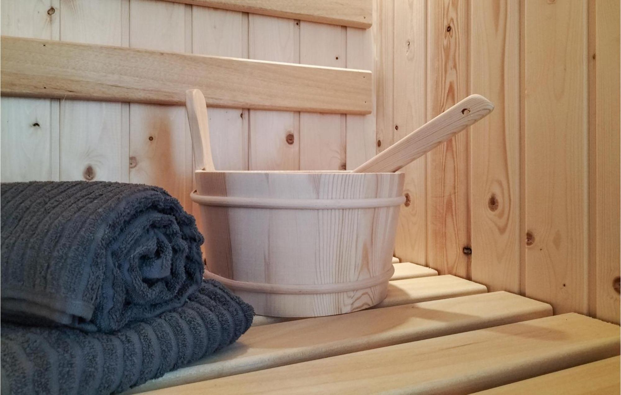 Cozy Home In Oosterwolde With Sauna Zewnętrze zdjęcie